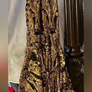 Beautiful, elegant mermaid style prom dress. Gold and black tailor made